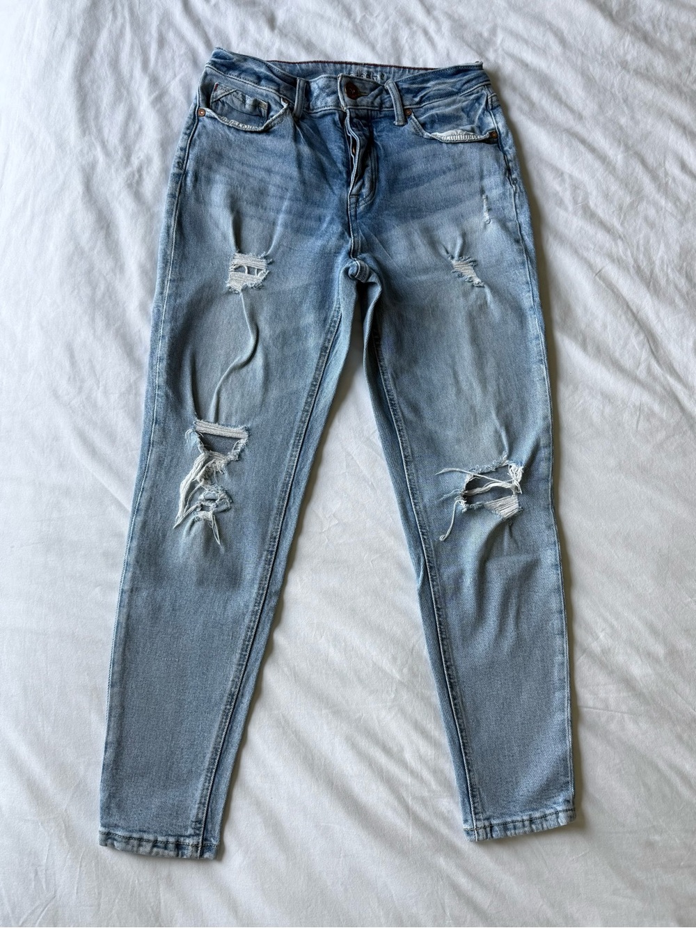 Maurices High Rise Mom Jeans 6 Short